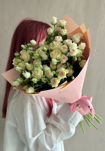 Какие цветы уместно дарить близким, коллегам, учителям, врачам