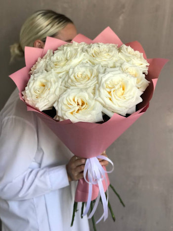 Какие цветы уместно дарить близким, коллегам, учителям, врачам