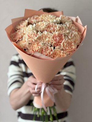 Букет из 15 персиковых диантусов