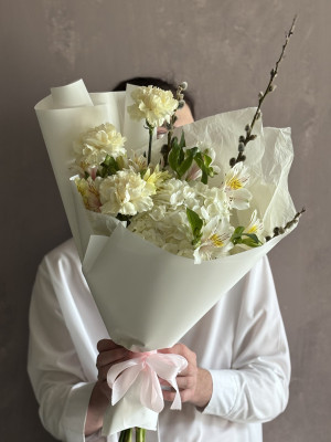 Гармония альстромерии и диантусов