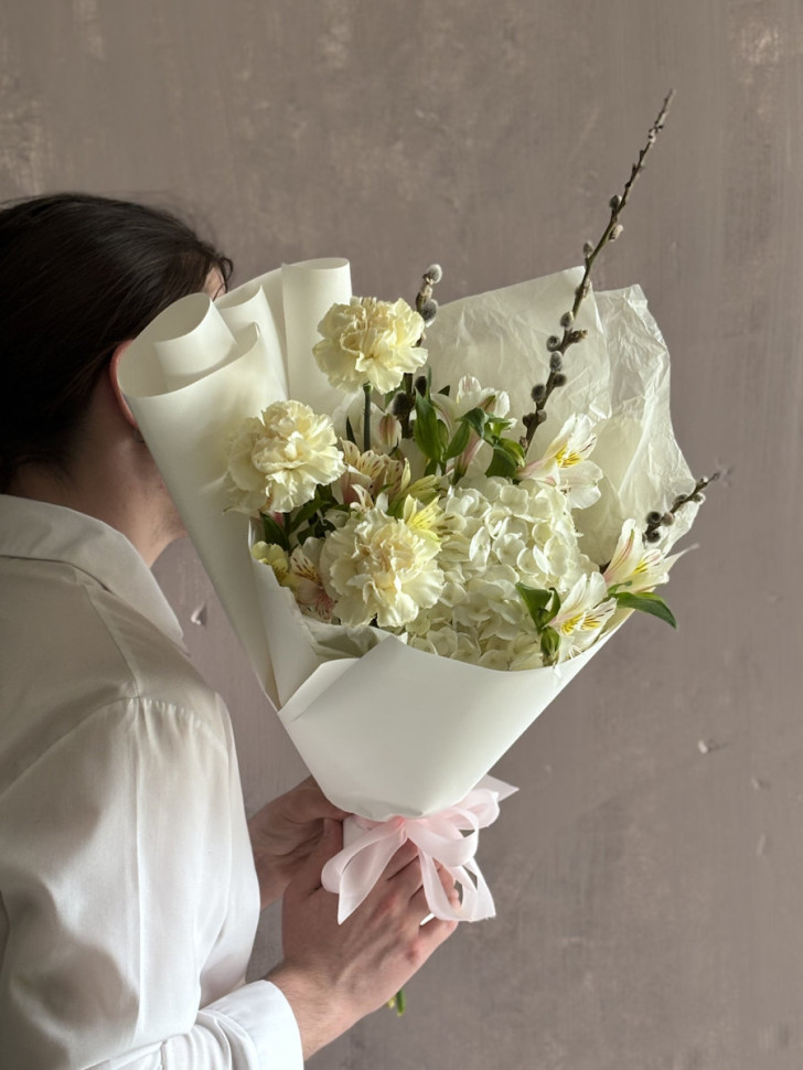 Гармония альстромерии и диантусов