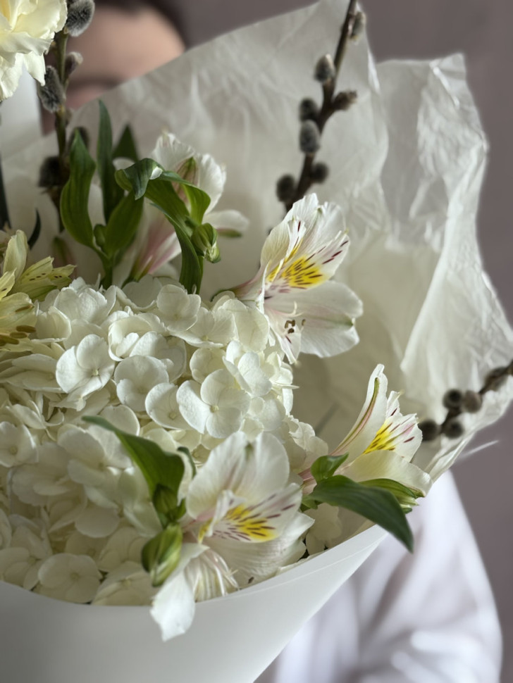 Гармония альстромерии и диантусов