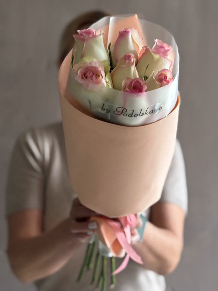 Букет «Танец семи роз»