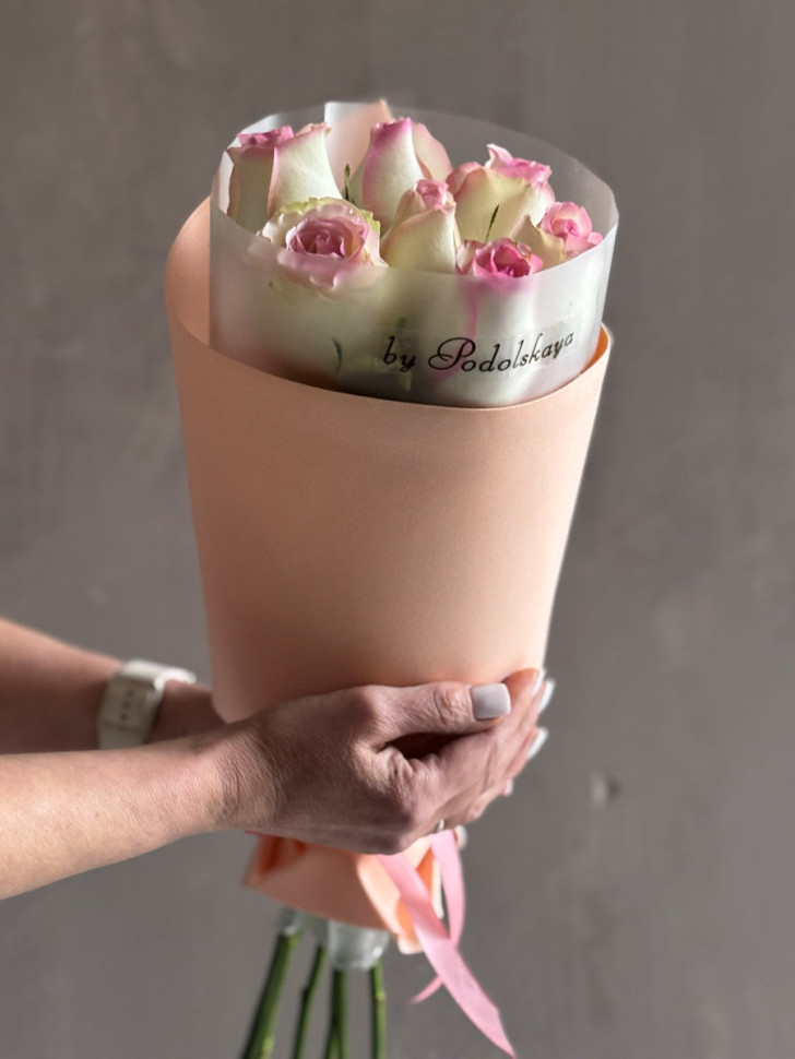 Букет «Танец семи роз»