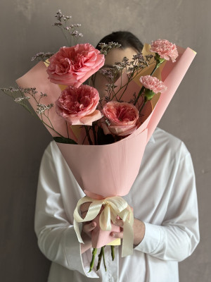 Букет с Розами и Диантусом