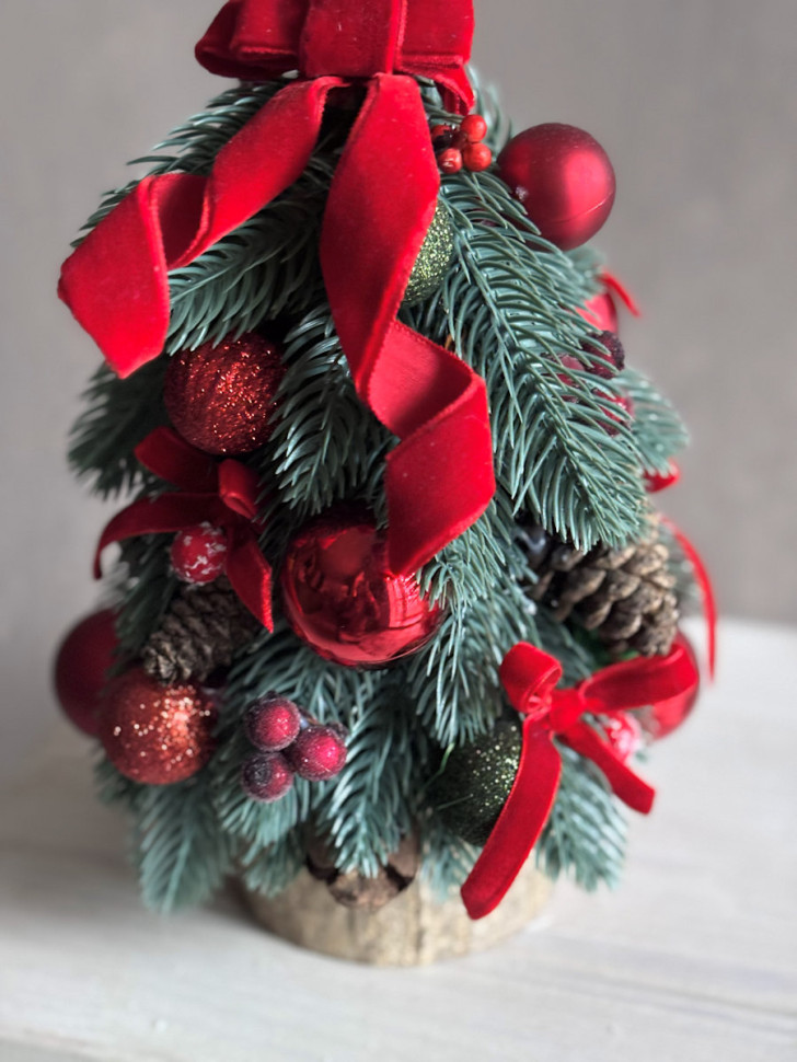 Елочка настольная «В красном»