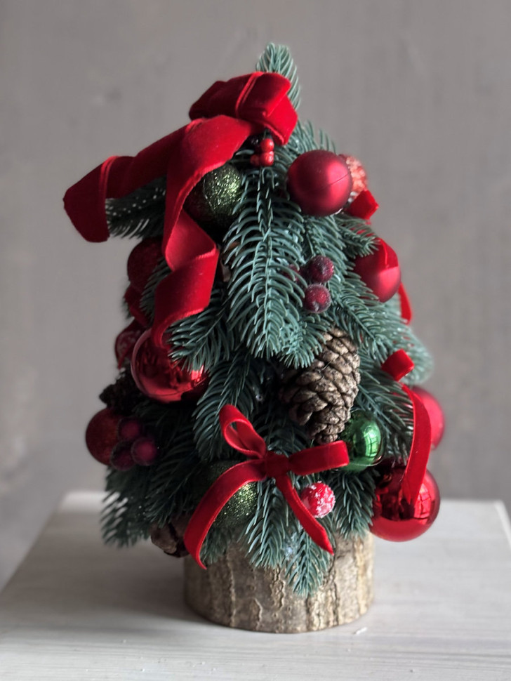 Елочка настольная «В красном»