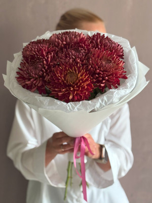 Букет из 7 хризантем бигуди 