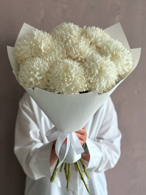 Букет из 9 белых хризантем