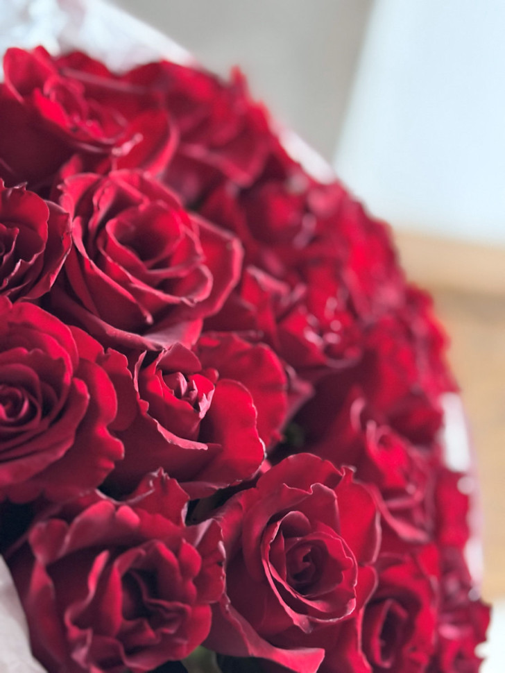 Букет «Алая симфония: 21 роза»