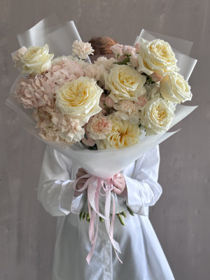 Облака из роз и гортензий