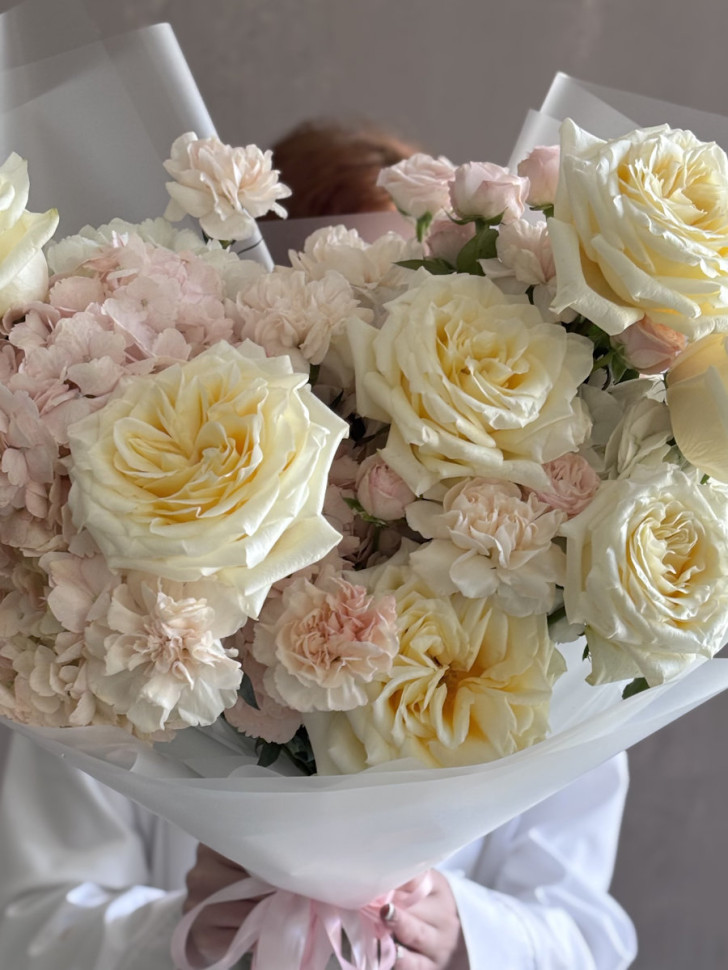 Облака из роз и гортензий