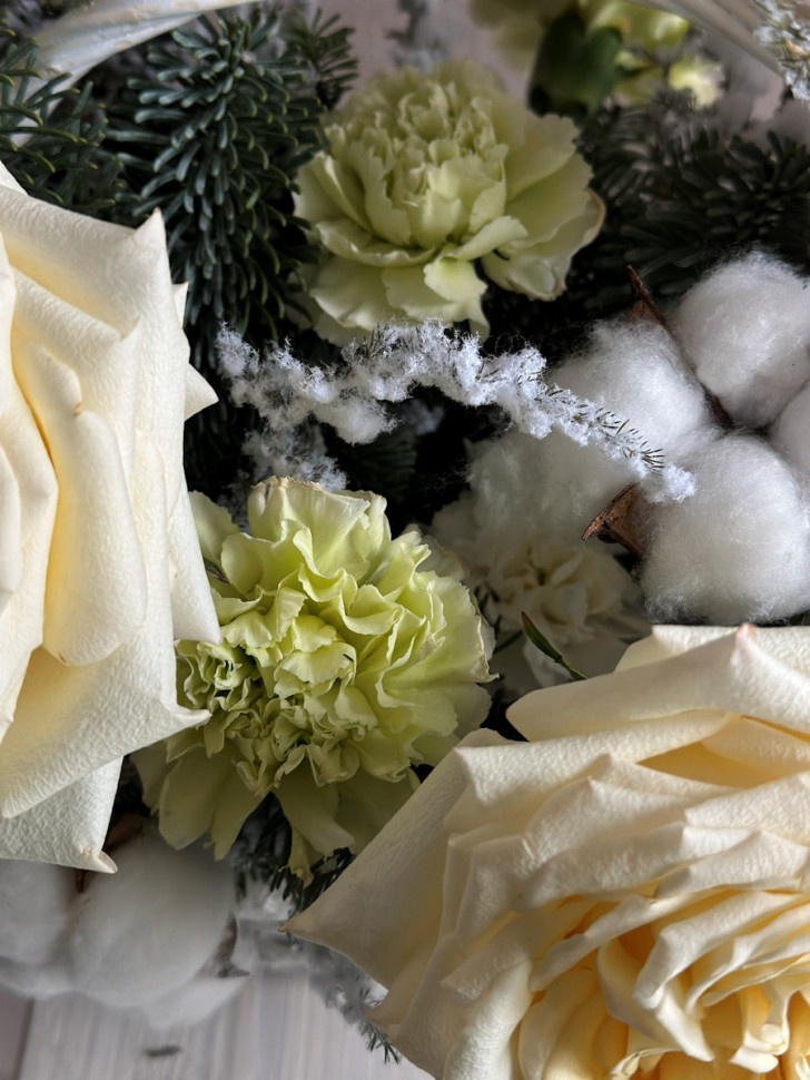 Композиция «Снежные розы»