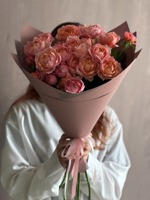 Букет из 7 пионовидных роз Джульетта