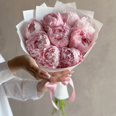 Букет из 9 пионов