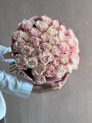 Букет из 31 розы Пинк Мондиаль