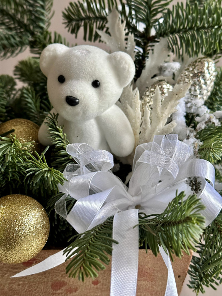 Композиция в деревянном велосипеде