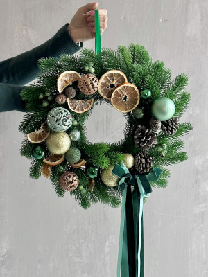 Венок из искусственной литой хвои