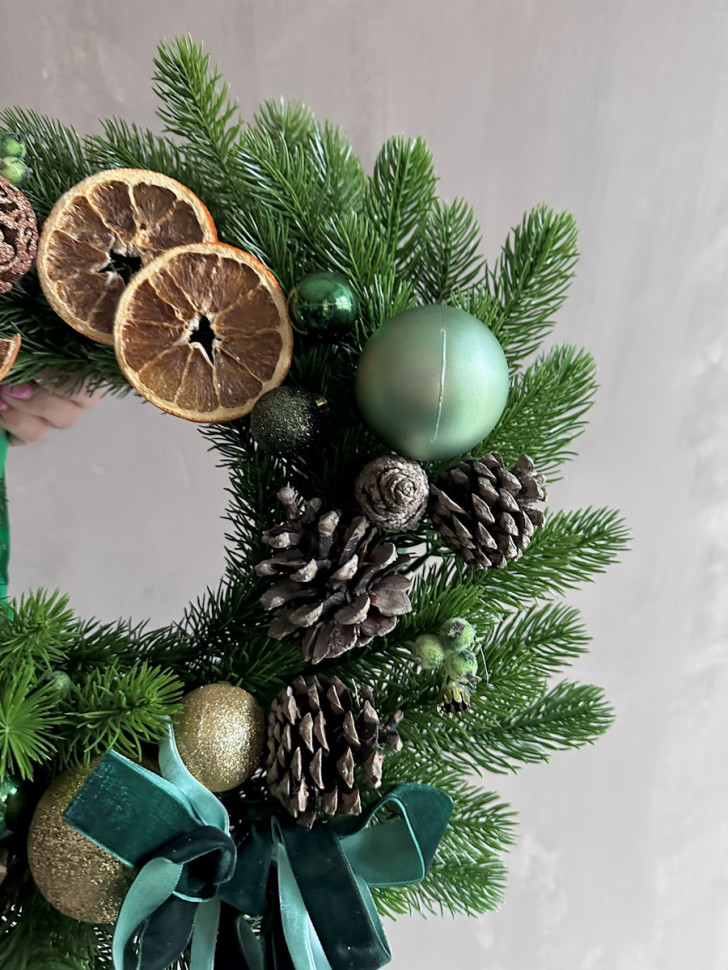 Венок из искусственной литой хвои