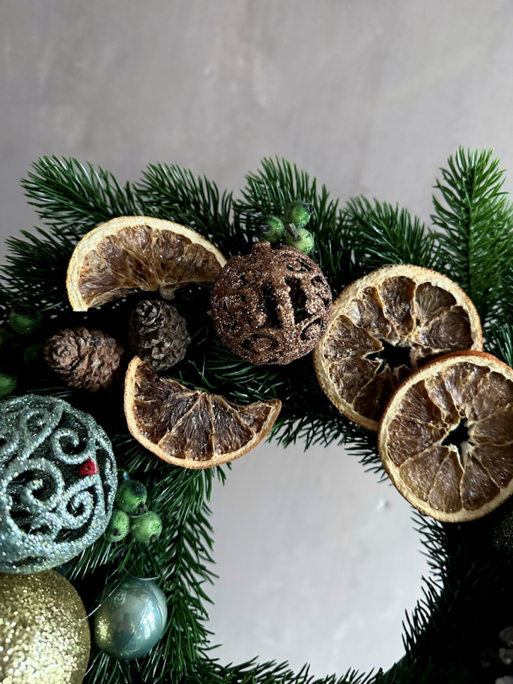 Венок из искусственной литой хвои