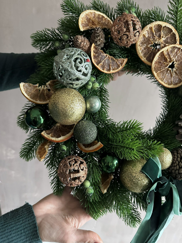 Венок из искусственной литой хвои