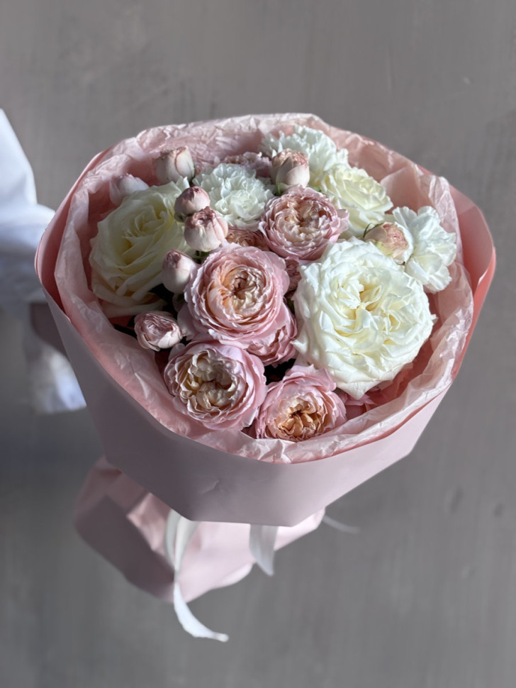 Авторский букет «Шёпот бутонов»