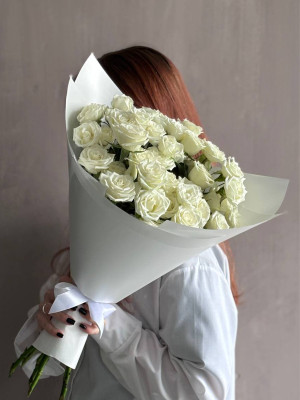 Букет из 9 белых кустовых роз