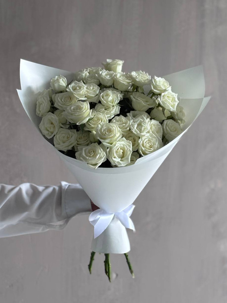 Букет из 9 белых кустовых роз