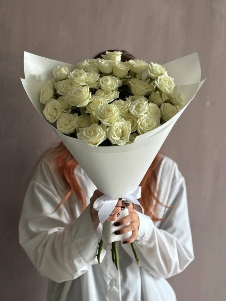 Букет из 9 белых кустовых роз