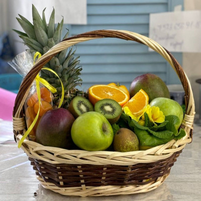 Корзина сезонных фруктов