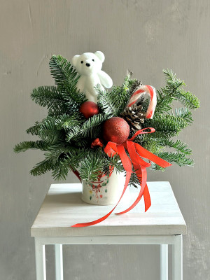 Композиция «Мишка в хвойном облаке»