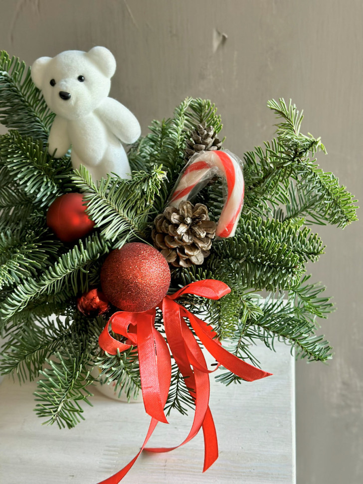 Композиция «Мишка в хвойном облаке»