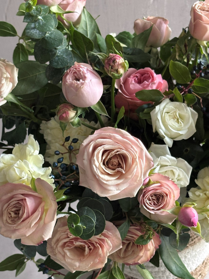 Радость в джутовом кашпо