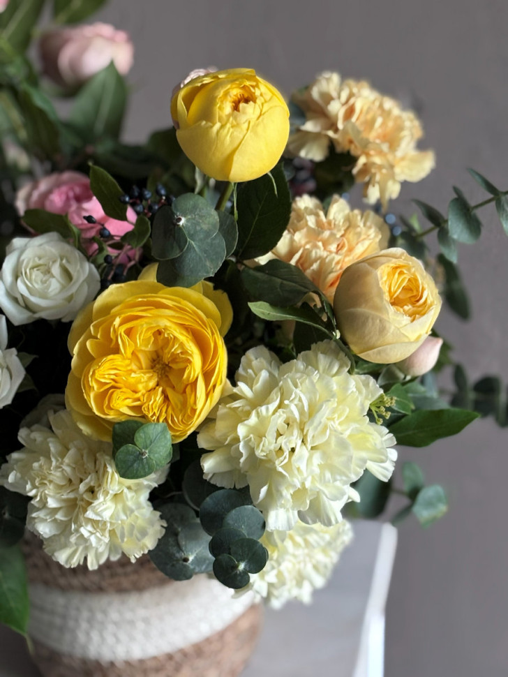 Радость в джутовом кашпо