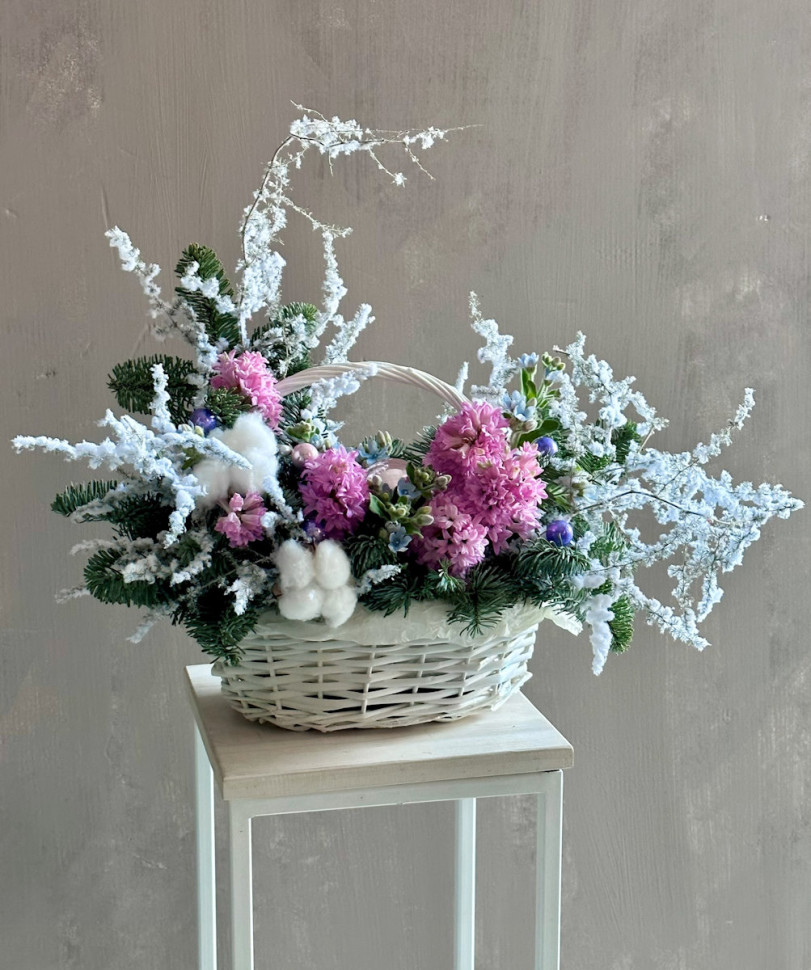 Корзина с гиацинтами