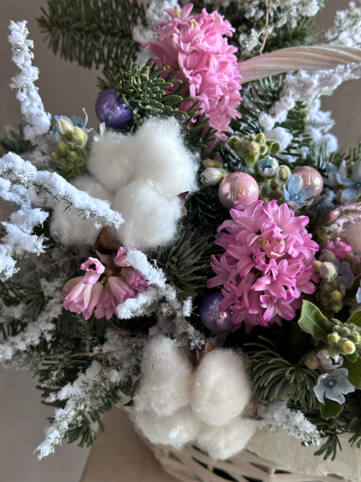 Корзина с гиацинтами