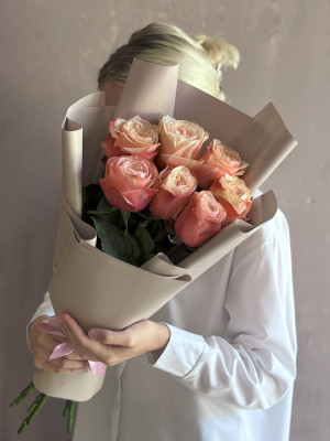 7 пионовидных роз Кахала