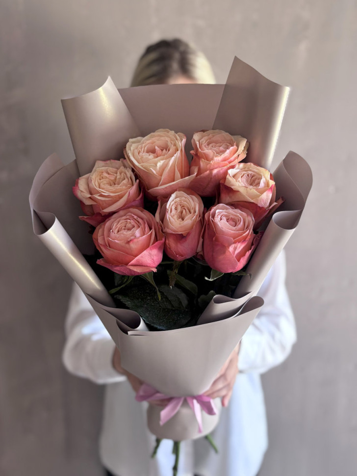 7 пионовидных роз Кахала