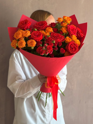 Букет из 11 кустовых роз микс
