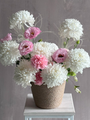 Композиция в джутовом кашпо