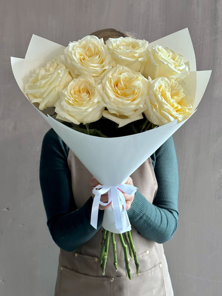 7 пионовидных роз