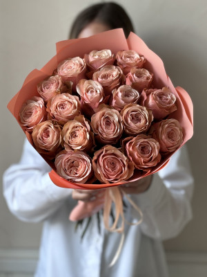 Букет из 19 пионовидных роз Кахала 