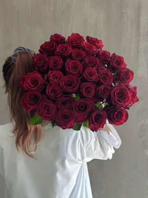 Букет 31 красная Эксплорер Эквадор