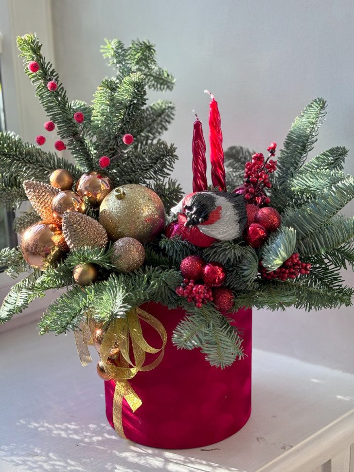 Новогодняя композиция в шляпной коробке