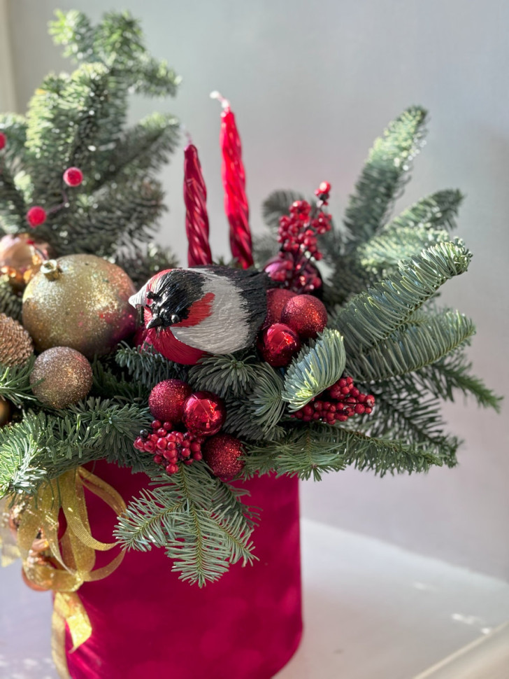 Новогодняя композиция в шляпной коробке