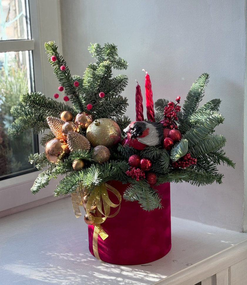 Новогодняя композиция в шляпной коробке