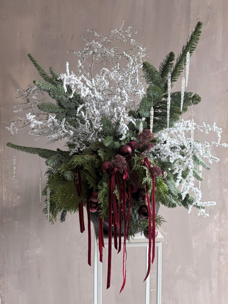 «Бордовый акцент зимы»