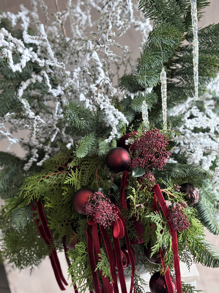 «Бордовый акцент зимы»