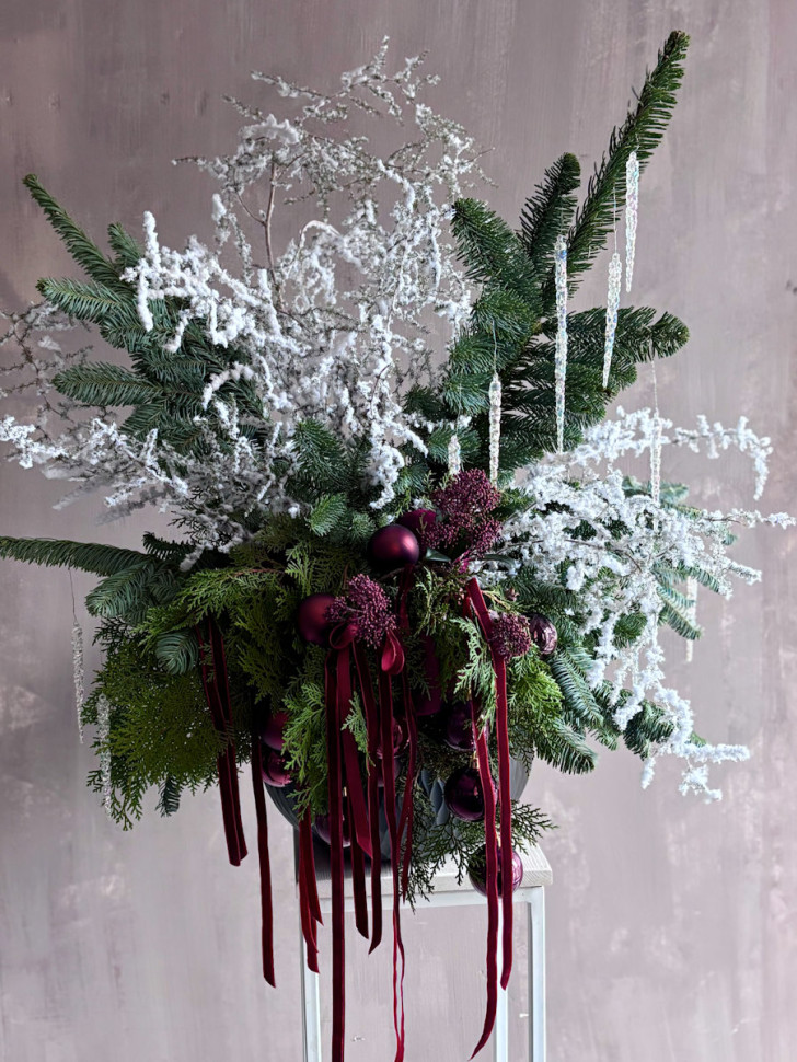 «Бордовый акцент зимы»