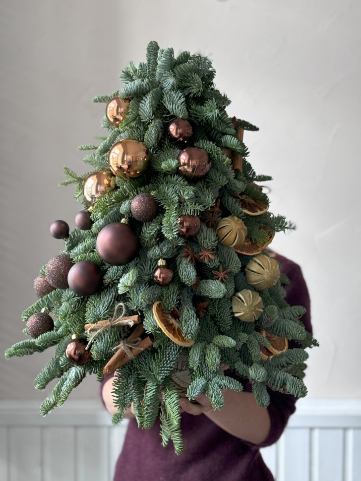 Композиция Елка из пихты Нобилис